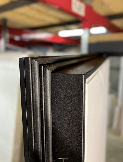 Входная дверь  