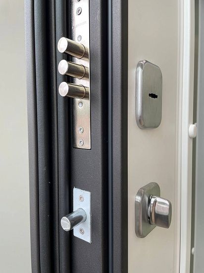 Входная дверь  